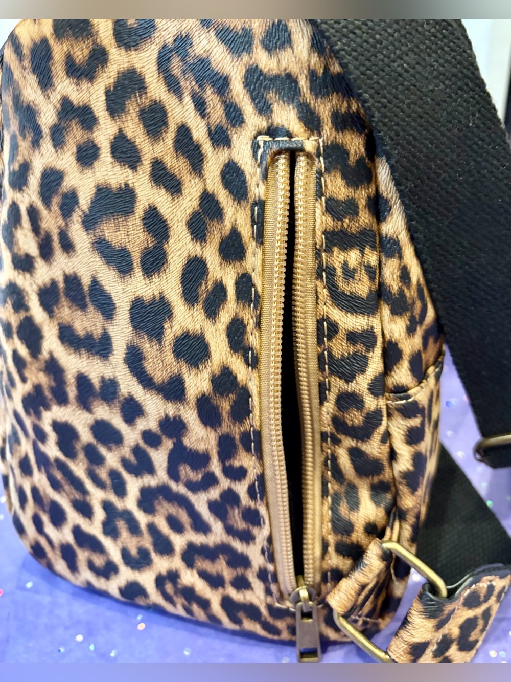 NWT SAM & HADLEY Leopard Print Crossbody Sling Bag Rhinestone Detail/Hair Clip - Picture 10 of 13